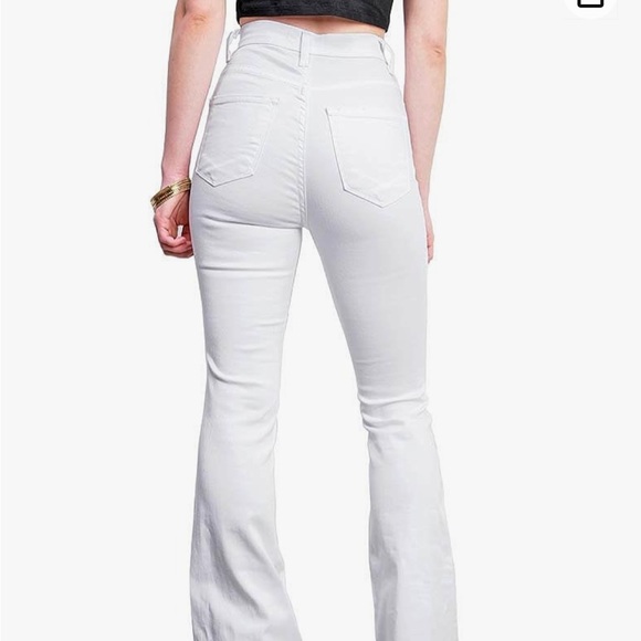 White Vibrant Flare Jeans (From Botique) size 24 - Picture 3 of 7